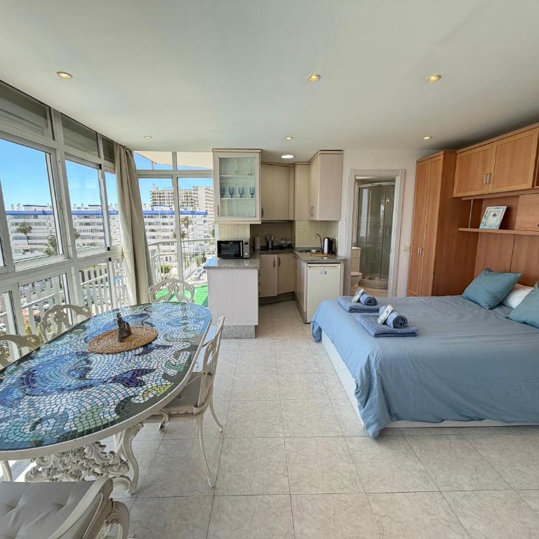 Estudio Luminoso con Vistas al Mar y Piscina - Estudio con 1 cama grande - 27
