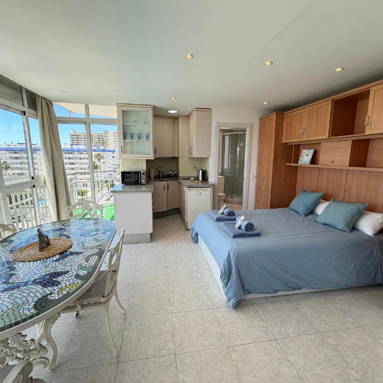 Estudio Luminoso con Vistas al Mar y Piscina - Estudio con 1 cama grande - 33