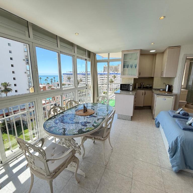 Estudio Luminoso con Vistas al Mar y Piscina - Estudio con 1 cama grande - 19