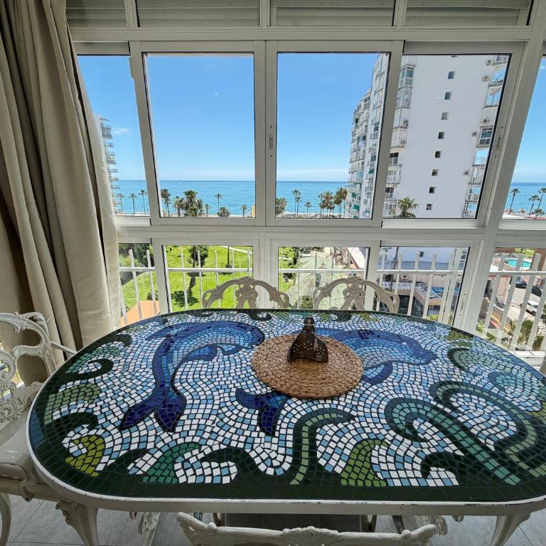 Estudio Luminoso con Vistas al Mar y Piscina - Estudio con 1 cama grande - 40