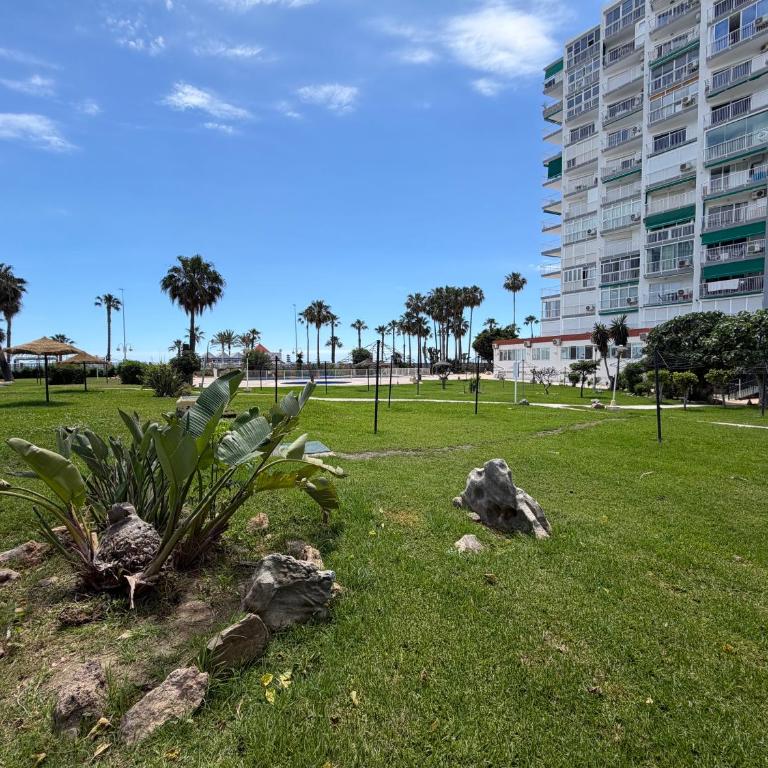 Estudio Luminoso con Vistas al Mar y Piscina - Estudio con 1 cama grande - 51
