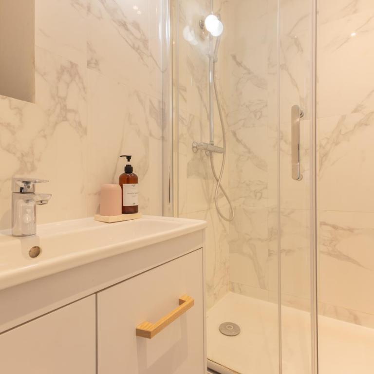 Magnifiques Appartements - Face a la Gare - Appartement 1 Chambre - 4