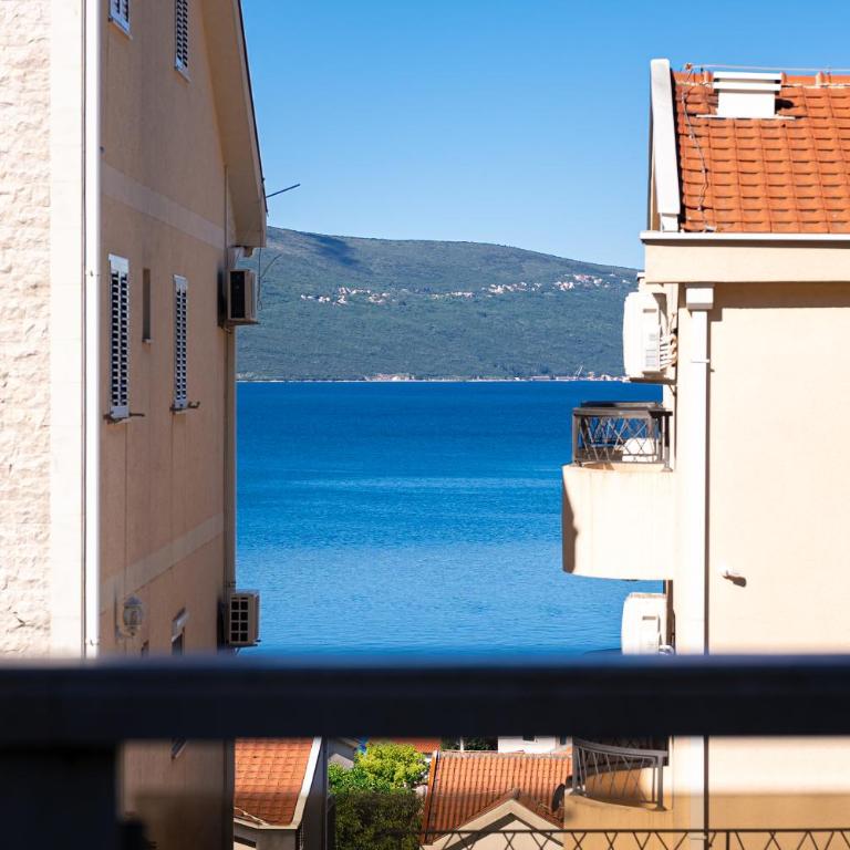 Boka View Residence - Apartman sa 2 Spavaće Sobe i Terasom - 1