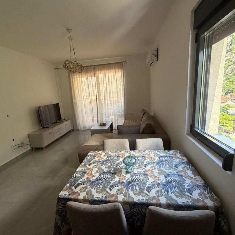Monte Bay Apartments - One-Bedroom Apartment with Balcony and Mountain View - 2