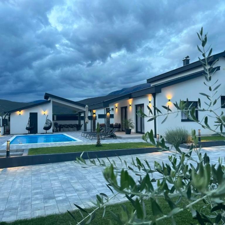 Luxury Villa Domino with Heated Pool - Vila sa 3 Spavaće Sobe - 1
