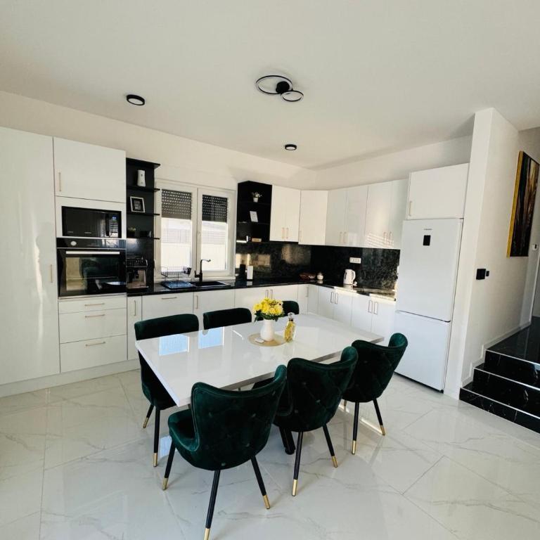 Luxury Villa Domino with Heated Pool - Vila sa 3 Spavaće Sobe - 4
