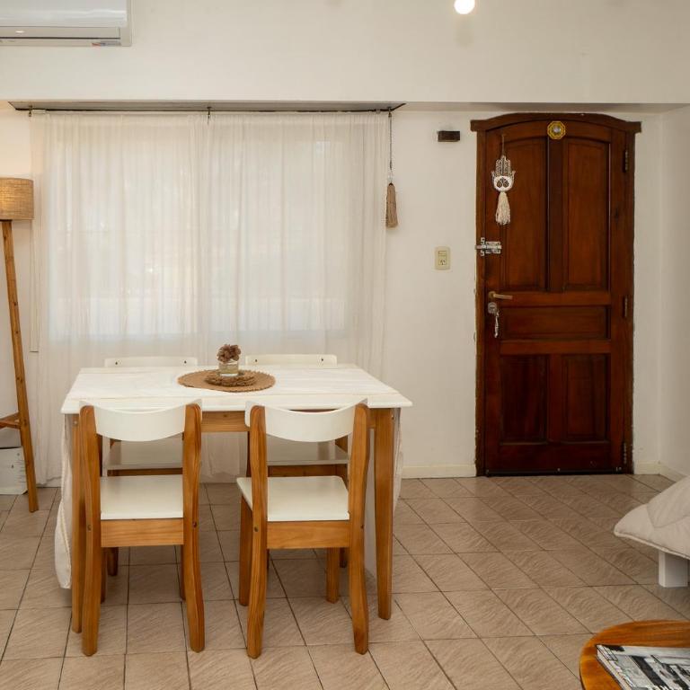 DEPARTAMENTO cerca de CABA hasta 4 personas Parking Gratis Patio ideal estadias cortas Trabajo Recitales Fiestas Salud y Capacitaciones - Apartamento de 1 dormitorio - 4