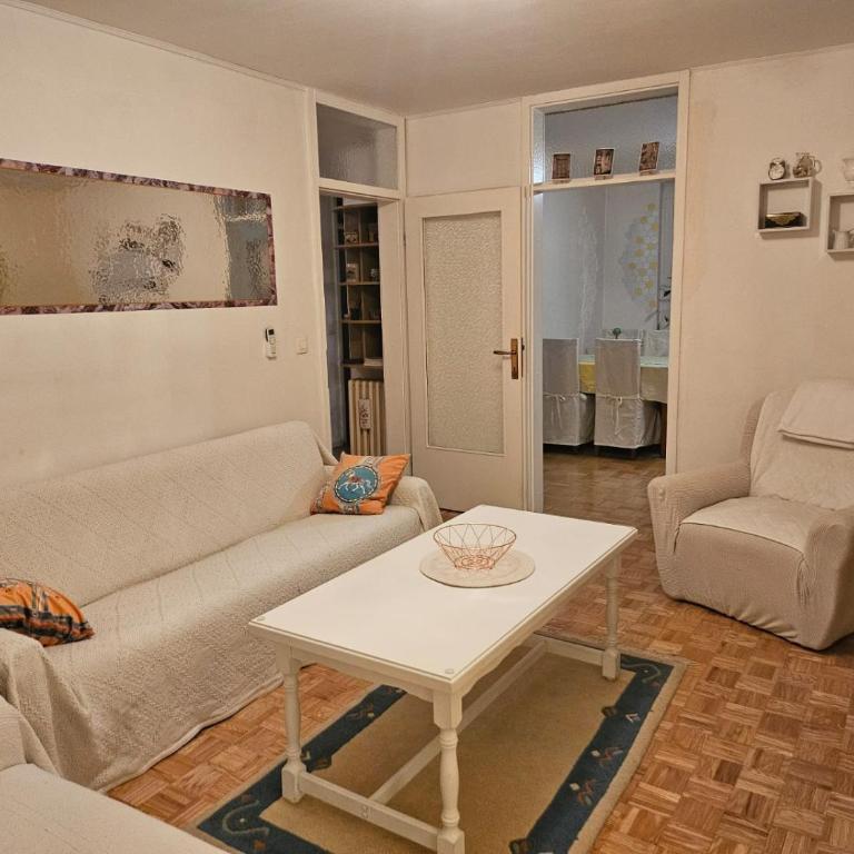 Cozy Stay Near Airport - Apartman sa 2 Spavaće Sobe - 22