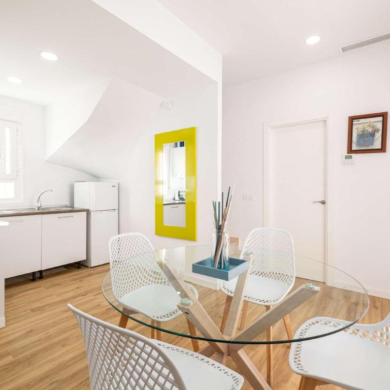 Modern Duplex - 10 Min Walk to City Center - Apartamento - 4