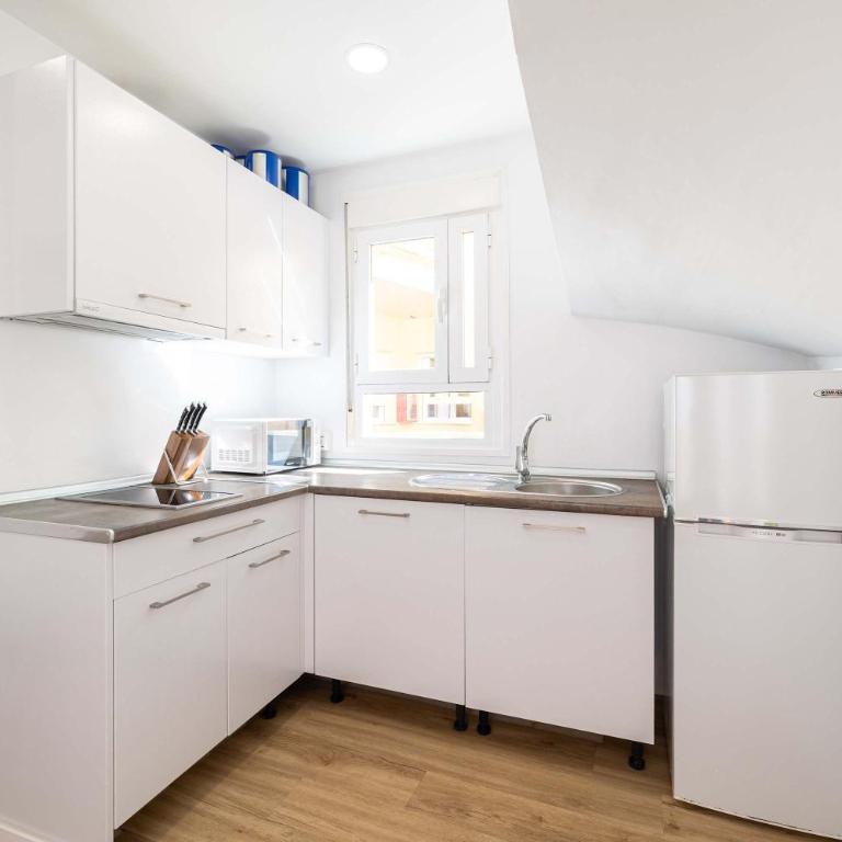 Modern Duplex - 10 Min Walk to City Center - Apartamento - 19