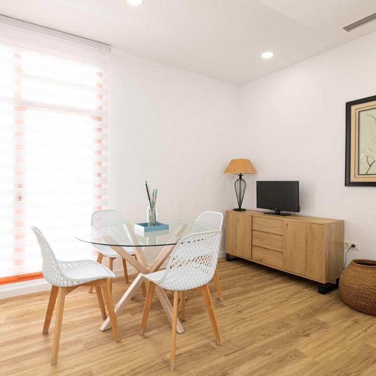 Modern Duplex - 10 Min Walk to City Center - Apartamento - 20