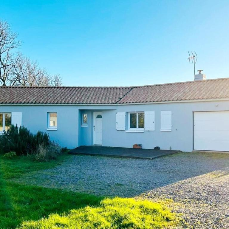 Le Renclos, maison familiale avec piscine chauffée - Ferienhaus - 17