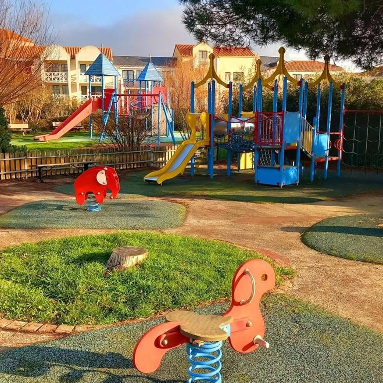 "MOULIN VERT RIVAGE" Maison, 6 personnes, au coeur du golf, village vacances, accès piscines gratuit - Haus mit 2 Schlafzimmern - 21