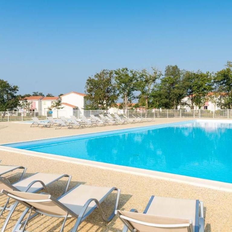 "LA BLEUE DES SABLES" Maison 8 personnes, dans village vacances, avec piscine accès gratuit - Maison de Vacances - 2