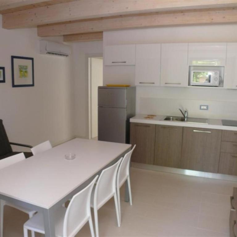 Relaxing ground-floor flat with patio near the sea - Apartment - 2