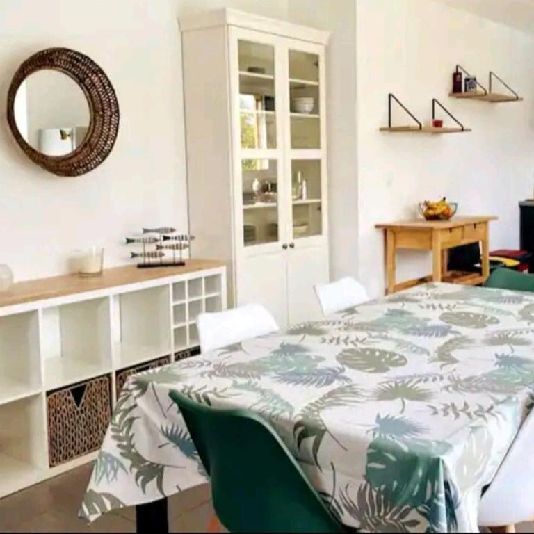"AU BOIS DES AILES" Maison 6 personnes, internet wifi, piscine chauffée, jardin cosy - Maison 3 Chambres - 2