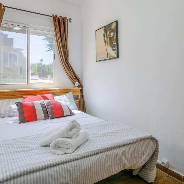Dawn of Busot - Three-Bedroom House - 10