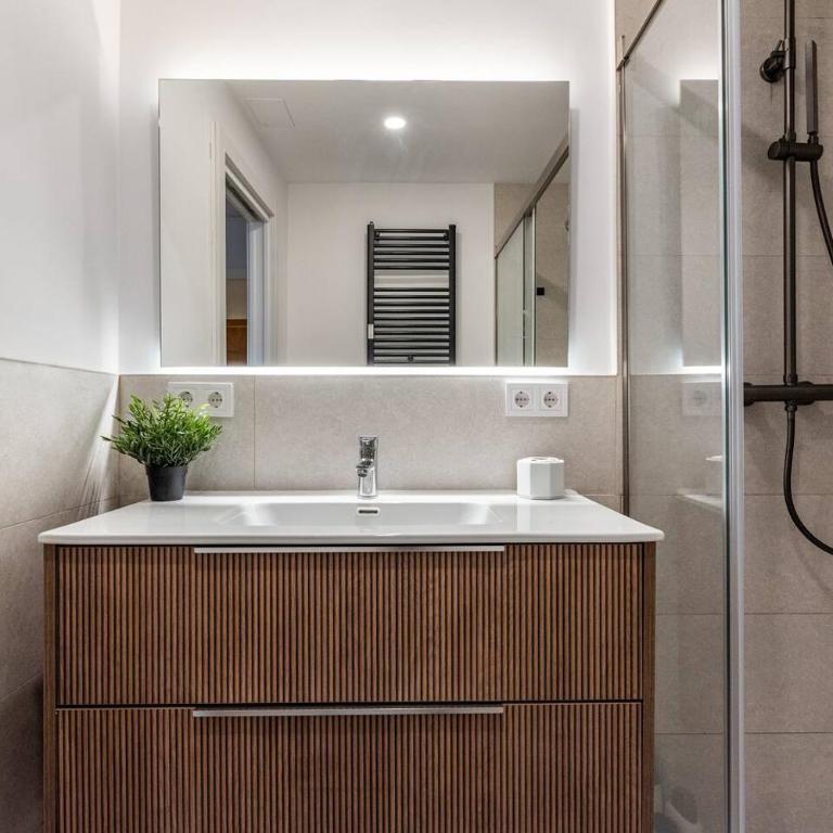 Monthly Central Flat Urgell 1 min AC Wi-Fi - Apartment - 4