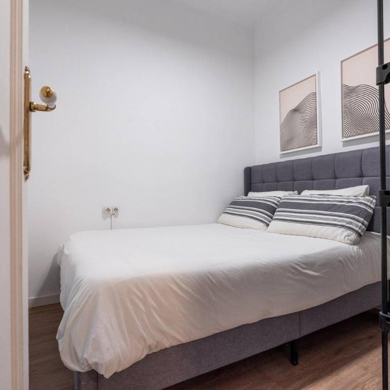 Monthly Central Flat Urgell 1 min AC Wi-Fi - Apartment - 11