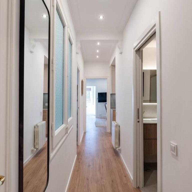 Monthly Central Flat Urgell 1 min AC Wi-Fi - Apartment - 26