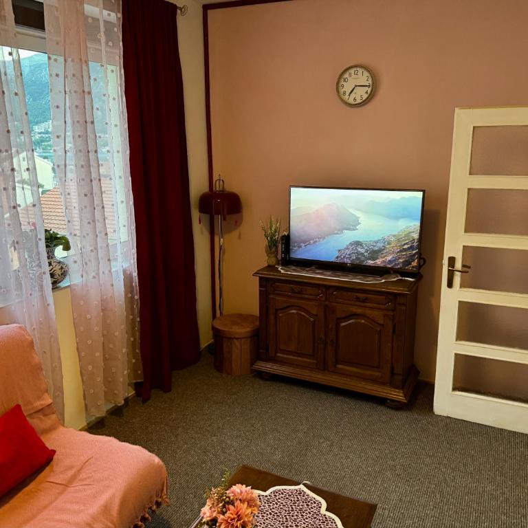 Cozy Sea View Apartment Dobrota - Two-Bedroom Apartment - 9