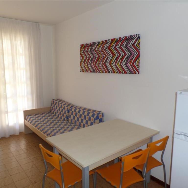 Practical flat in a villa in Bibione centre - Appartamento - 8