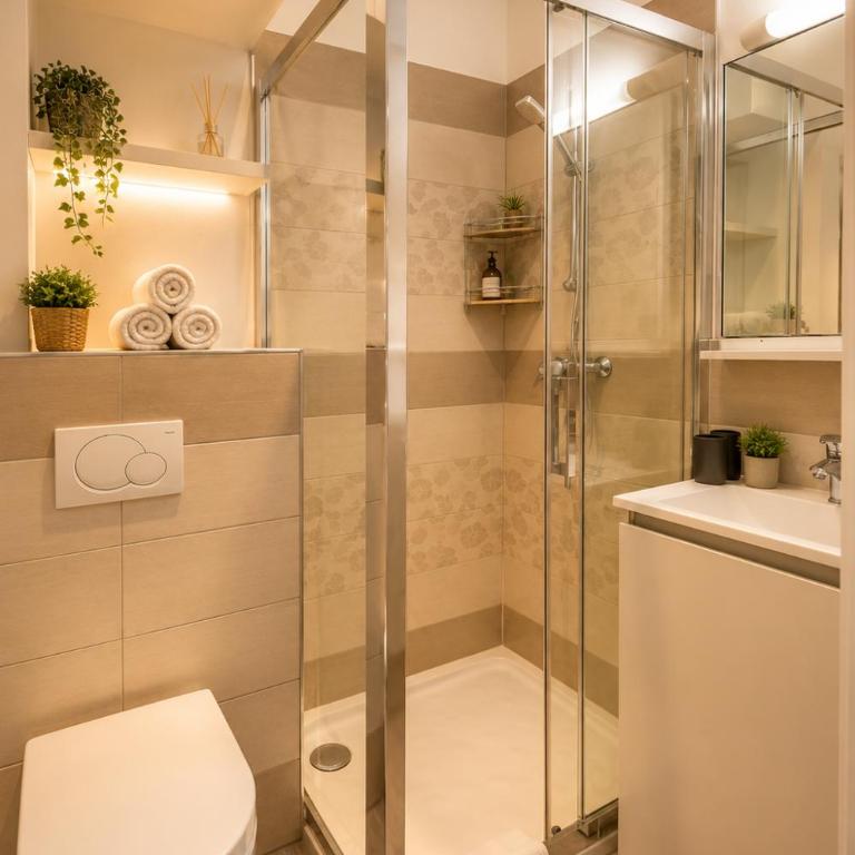 FRGK Goujon 1BR Design 300m Palais & Beaches AC & Ultra-Fast Wi-Fi - Appartement 1 Chambre de Luxe - Vue sur Jardin - 4