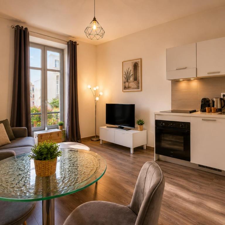 FRGK Goujon 1BR Design 300m Palais & Beaches AC & Ultra-Fast Wi-Fi - Appartement 1 Chambre de Luxe - Vue sur Jardin - 1