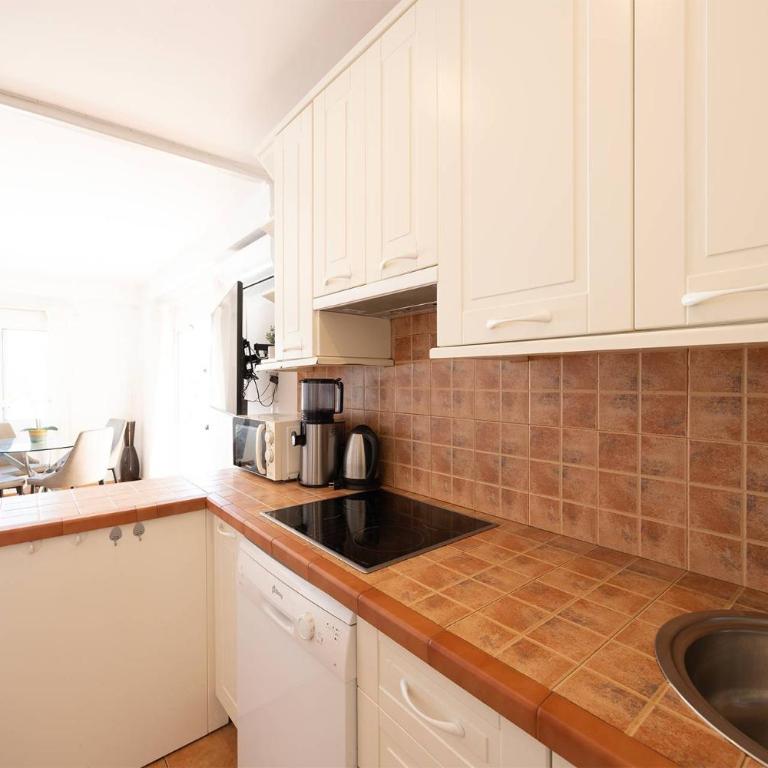 Apartamento vacacional con vistas al mar y la montaña cerca de Burriana playa en Nerja - Apartamento de 2 dormitorios - 9