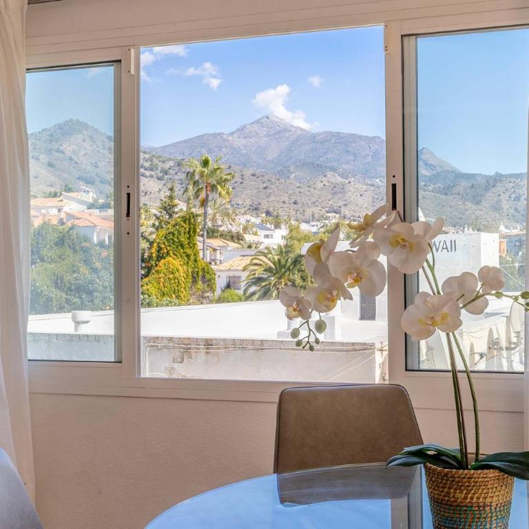 Apartamento vacacional con vistas al mar y la montaña cerca de Burriana playa en Nerja - Apartamento de 2 dormitorios - 7
