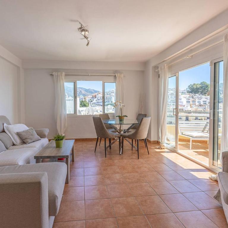 Apartamento vacacional con vistas al mar y la montaña cerca de Burriana playa en Nerja - Apartamento de 2 dormitorios - 3