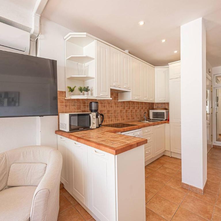 Apartamento vacacional con vistas al mar y la montaña cerca de Burriana playa en Nerja - Apartamento de 2 dormitorios - 10