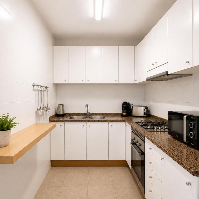 Stay U-nique Apartments Gaudi IV - Three-Bedroom Apartment - 8