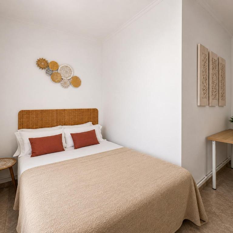Stay U-nique Apartments Gaudi IV - Three-Bedroom Apartment - 17