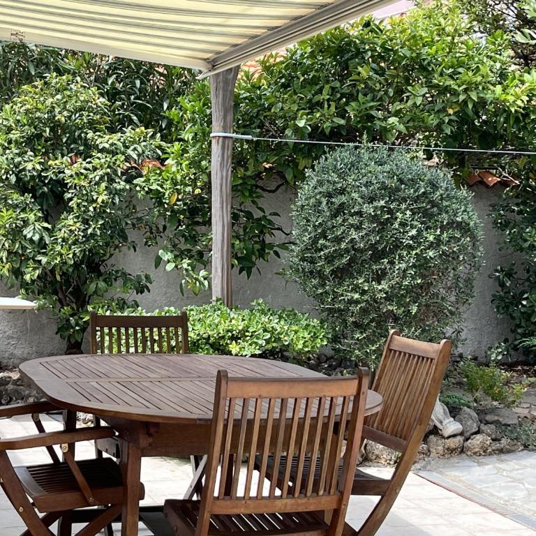 Fréjus Plage - 5mins à pied des plages - Maisonette avec jardin, 4p, au calme absolu - Casa con 1 Camera da Letto - 18