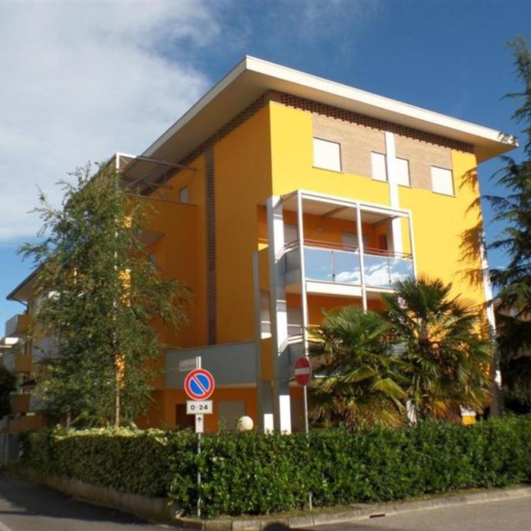 Family vacation home with porch in Bibione - Apartment - 7
