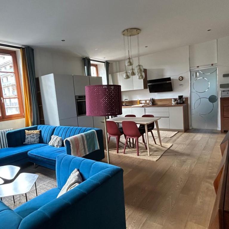 Quiet 2-bedroom apartment, parking, 5-minute walk - Two-Bedroom Apartment - 6