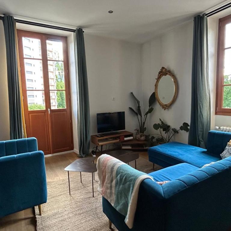Quiet 2-bedroom apartment, parking, 5-minute walk - Two-Bedroom Apartment - 8