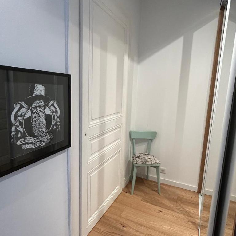 Quiet 2-bedroom apartment, parking, 5-minute walk - Two-Bedroom Apartment - 14