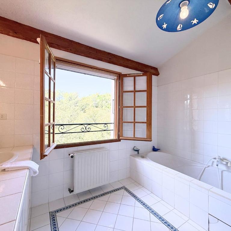 Villa les 3 sources d'Aiguebonne, Vue mer et Estérel, plages à pied - Villa - 64