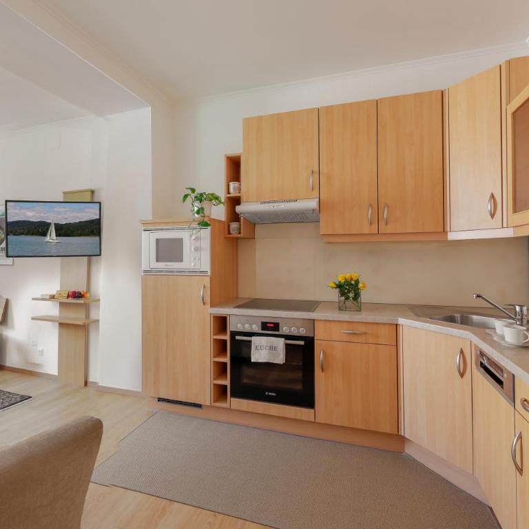 Appartements Schwarzvilla - Apartment mit 2 Schlafzimmern und Balkon - 4