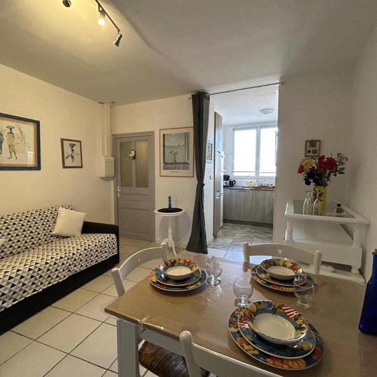 SR000-023 Appt 2 pièces 3 couchages ST RAPHAEL - Apartment - 1