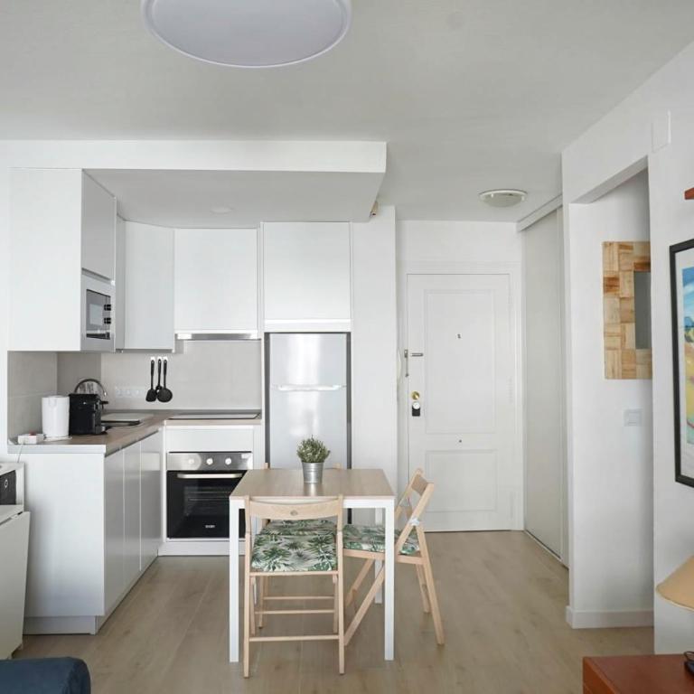 Piscina y playa en Laguna Beach Torrox - Apartamento de 1 dormitorio - 11
