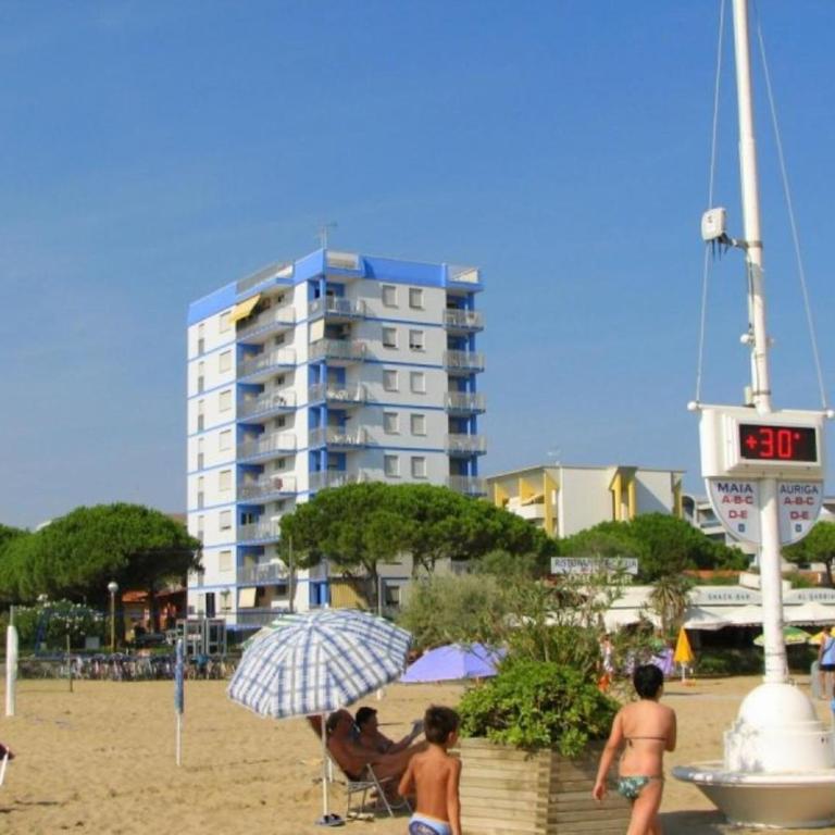 Modern beachfront stay with parking - Appartamento - 11