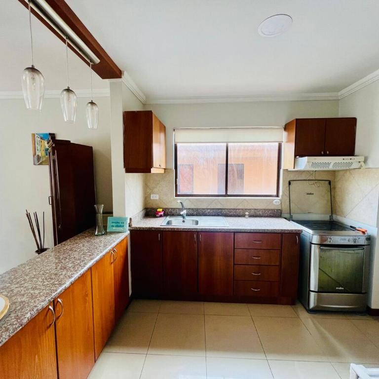 Amplio 3 Hab Frente al río Cerca Mall Del Alto - Three-Bedroom Apartment - 48