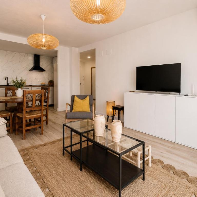 Boho Beach Apt Pool Gardens - One-Bedroom Apartment with Terrace - 8