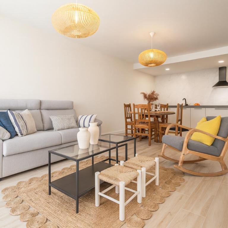 Boho Beach Apt Pool Gardens - One-Bedroom Apartment with Terrace - 3