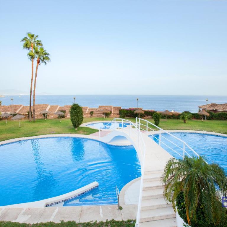 Boho Beach Apt Pool Gardens - One-Bedroom Apartment with Terrace - 24