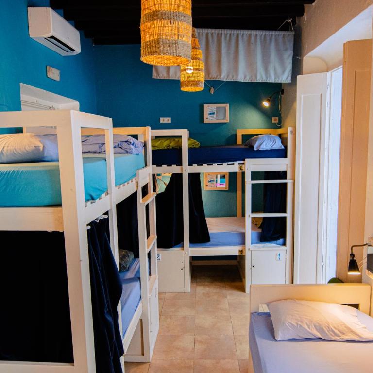 Casa Caracol - Cama en habitación compartida mixta con 7 camas y baño privado - 9