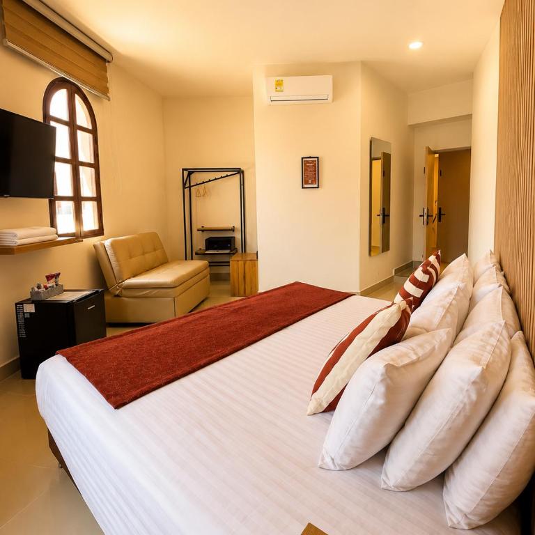 ETHNIC Thematic Hotel - King Room - 1